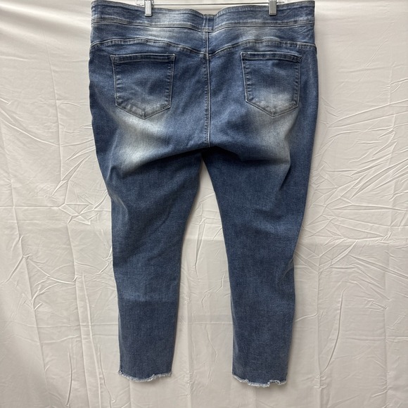 Women's Denim Coco + Carmen XXL Embroidered Pull On Raw Hem Jeans - Picture 5 of 11